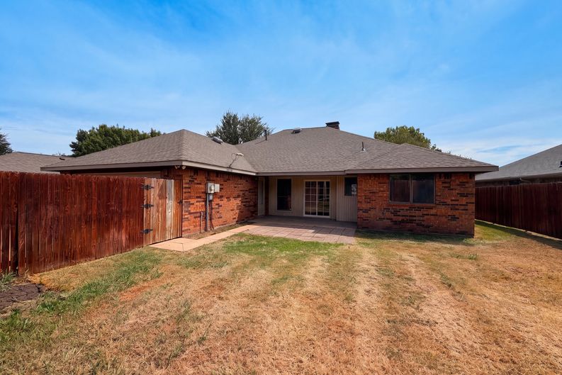 Photo 5 of 19 of 512 W Jefferson St, Wylie, TX