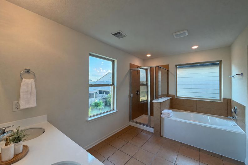Photo 9 of 18 of 15835 Copper Oak Ln, Houston, TX