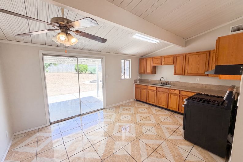 Photo 6 of 21 of 415 E Indian School Ln, Banning, CA