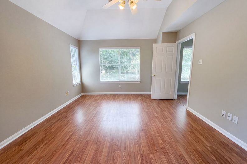 Photo 4 of 21 of 12159 Hawthorne Dr, Montgomery, TX