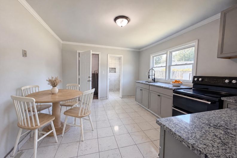 Photo 6 of 15 of 123 E Farmview St, Gastonia, NC