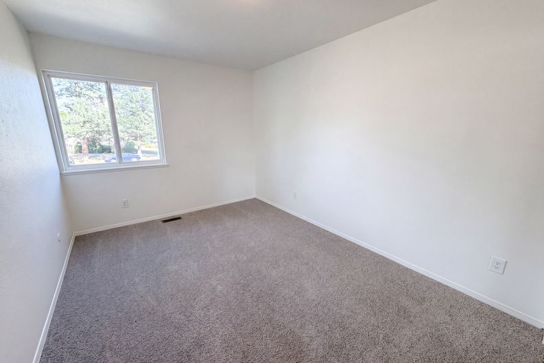 Photo 19 of 40 of 10330 E Weaver Pl, Englewood, CO