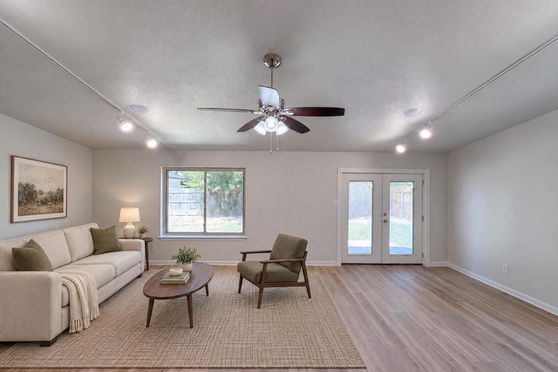 Photo 18 of 21 of 220 Grand Meadow Dr, Fort Worth, TX