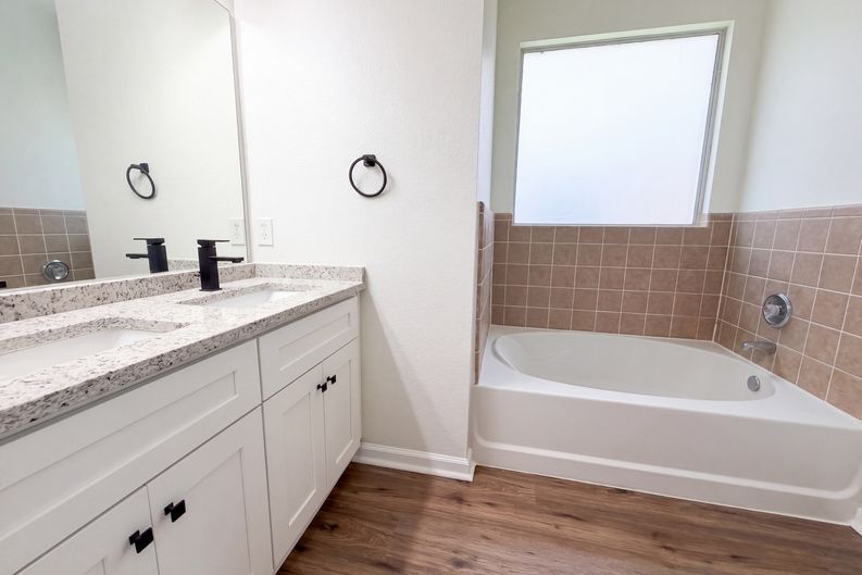 Photo 12 of 16 of 216 Lieck Cv, Cibolo, TX