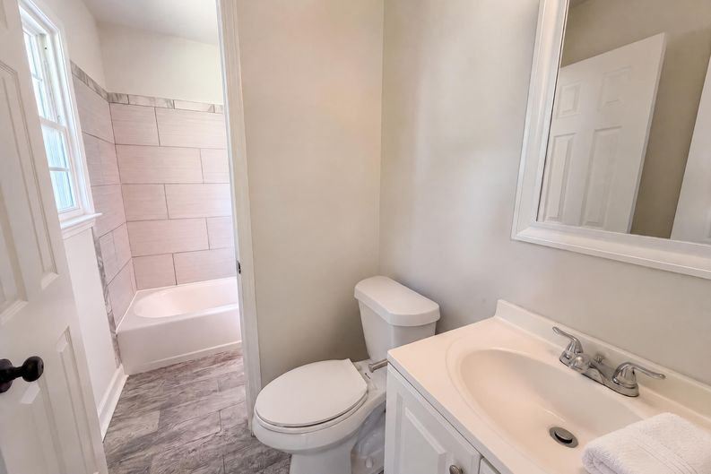 Photo 17 of 21 of 728 Milan Rd E, Charlotte, NC