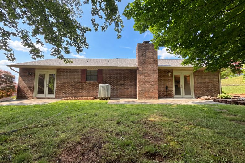 Photo 5 of 22 of 6020 Morning Glory Pl, Knoxville, TN
