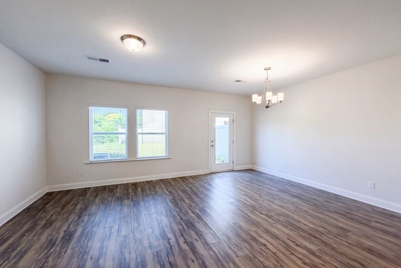 Photo 4 of 21 of 952 Oak Ridge Ln, Columbia, TN