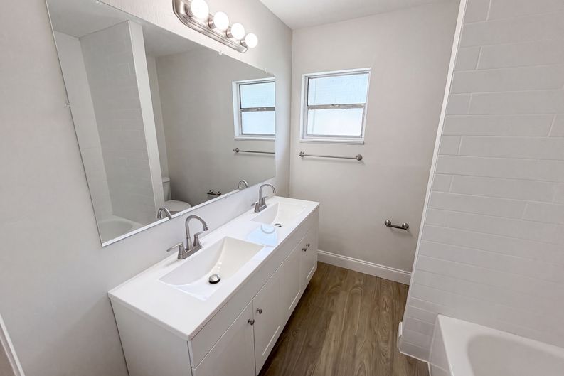 Photo 11 of 23 of 585 Hewett Dr, Orlando, FL