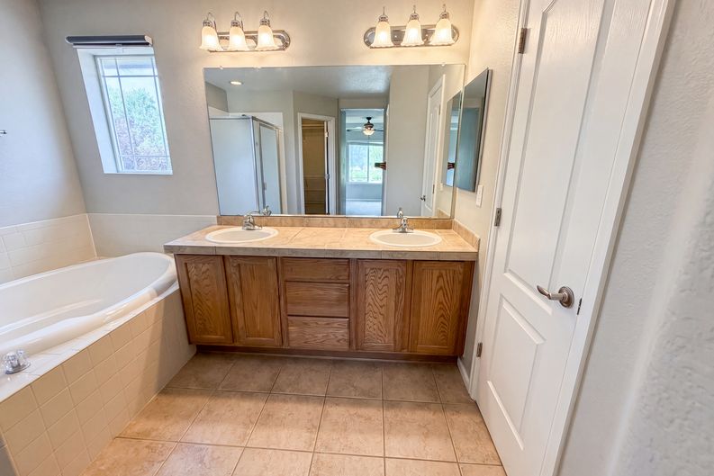 Photo 18 of 34 of 10494 Ouray St, Commerce City, CO