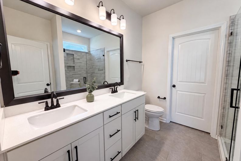 Photo 17 of 37 of 7463 Buckview Ct, Kernersville, NC