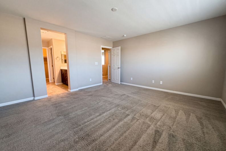 Photo 4 of 22 of 7963 Zuma Beach Ct, Las Vegas, NV
