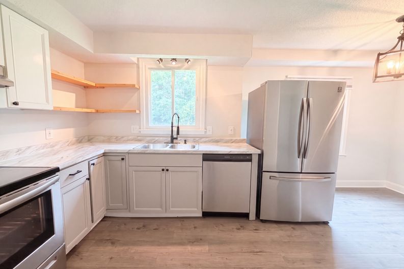Photo 6 of 25 of 324 Woodale Dr, Clarksville, TN