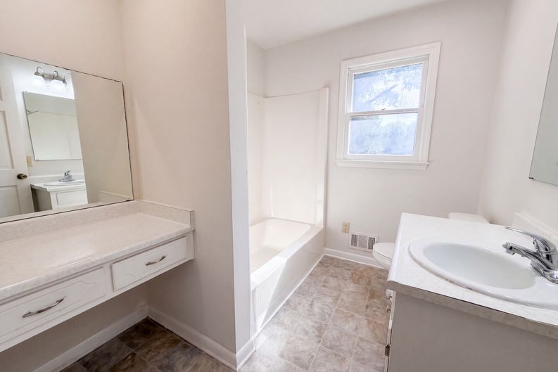 Photo 34 of 39 of 604 Meadowbrook Dr, Spartanburg, SC