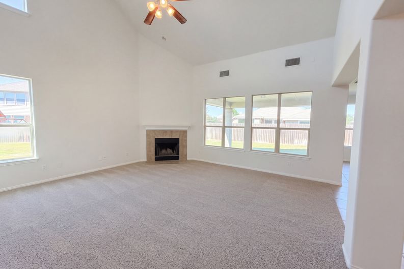 Photo 8 of 32 of 2030 Uvalde Dr, Forney, TX