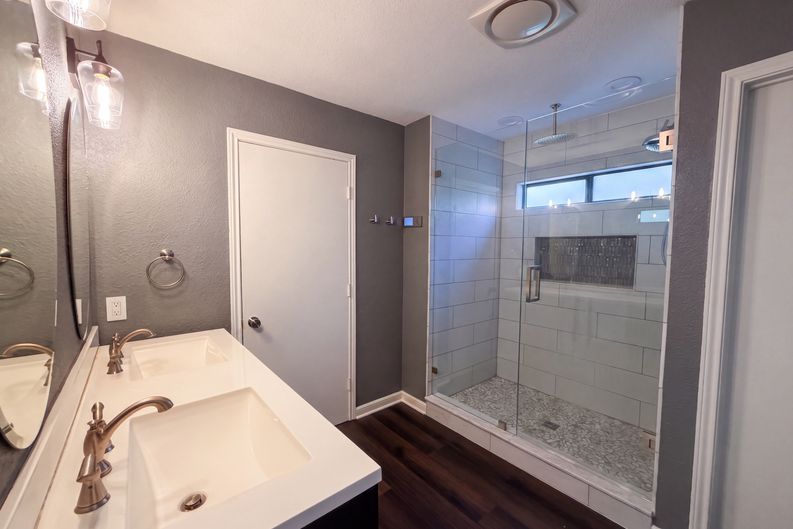 Photo 12 of 27 of 2226 Country Oaks Dr, Garland, TX