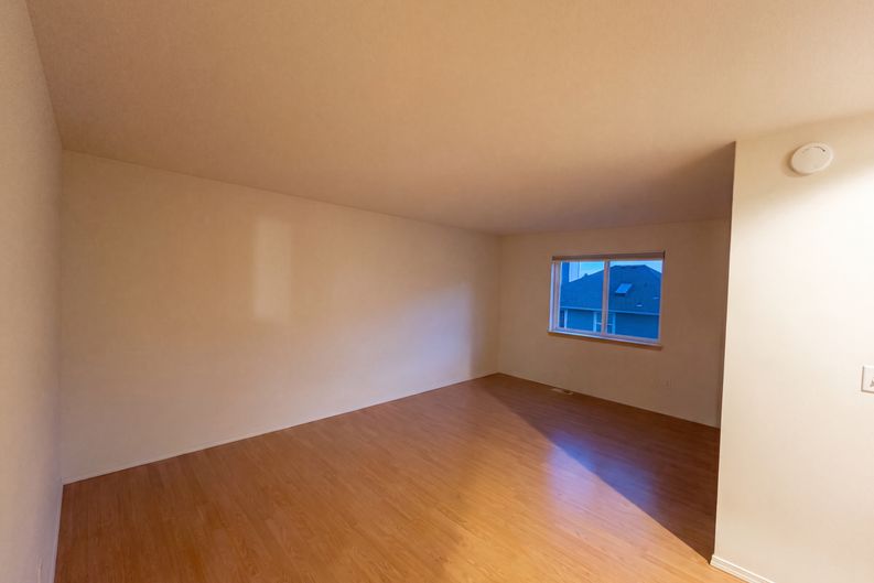 Photo 10 of 26 of 12531 81st Pl NE, Kirkland, WA