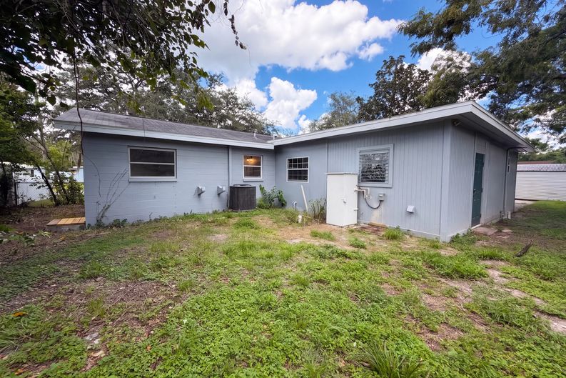 Photo 6 of 17 of 7117 N 50th St, Tampa, FL