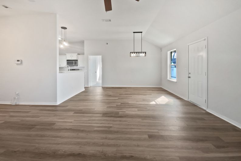 Photo 7 of 15 of 3808 Tatonka Dr, Killeen, TX