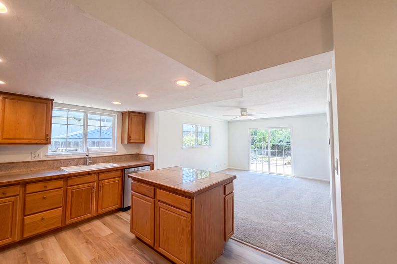 Photo 15 of 41 of 7007 Ursa Pkwy, Sacramento, CA