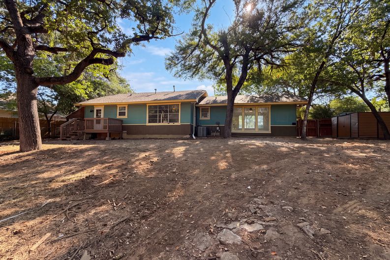 Photo 5 of 18 of 1856 Carl St, Fort Worth, TX