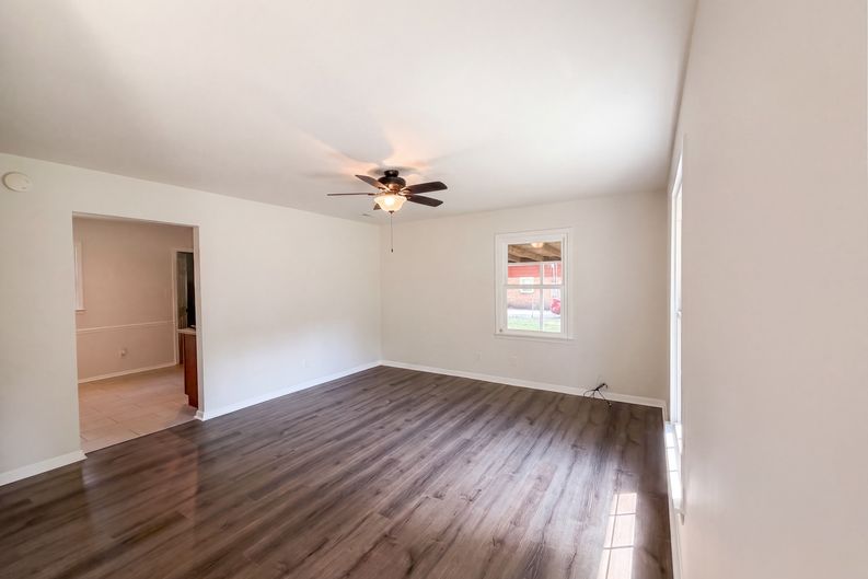 Photo 3 of 21 of 728 Milan Rd E, Charlotte, NC