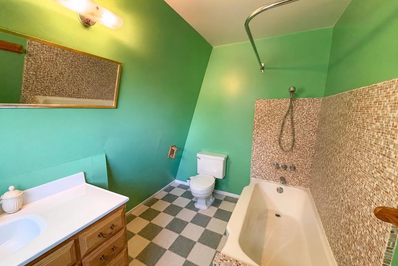 Photo 11 of 20 of 577 Oak Knoll Cir, Green Valley Lake, CA