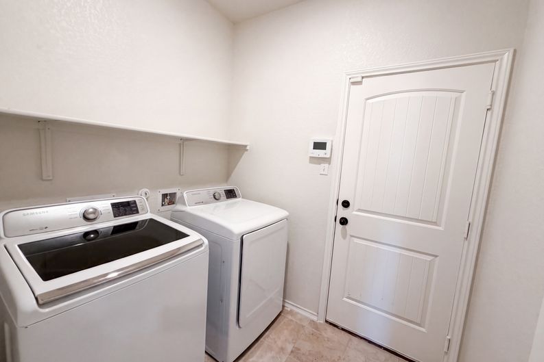 Photo 13 of 19 of 252 Sage Derby Dr, Hutto, TX
