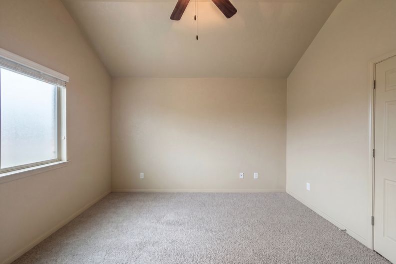 Photo 4 of 16 of 1023 Roanoke Dr, Temple, TX