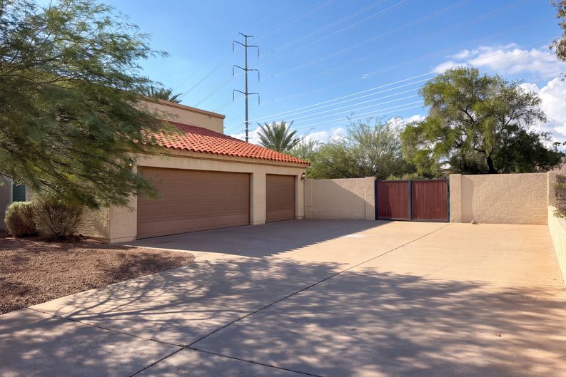 Photo 33 of 36 of 10240 E Cochise Dr, Scottsdale, AZ