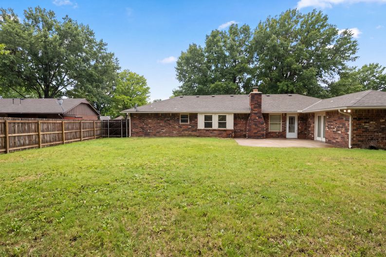 Photo 44 of 46 of 4600 Rolling Hills Dr, Bartlesville, OK
