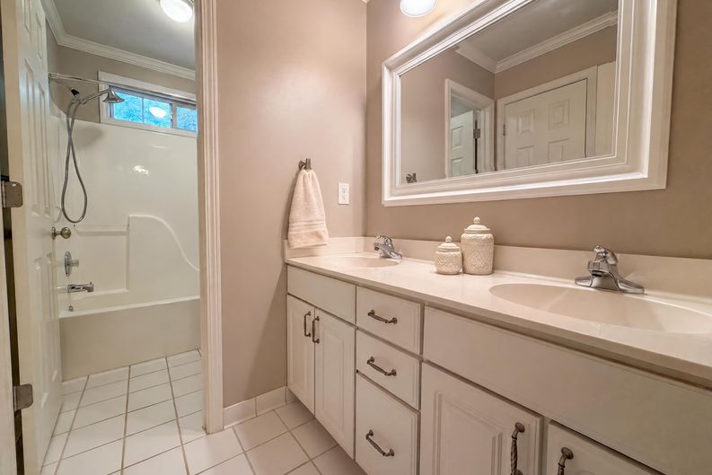Photo 17 of 34 of 2299 Camden Dr SW, Marietta, GA