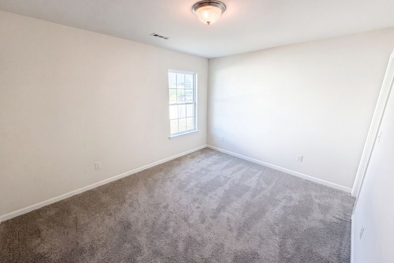Photo 15 of 26 of 9833 Wardley Dr, Charlotte, NC