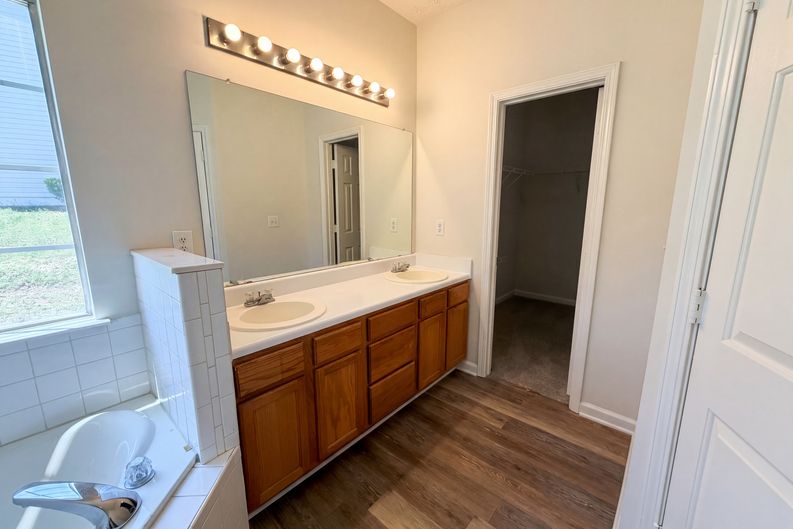 Photo 14 of 55 of 835 Shadow Lake Dr, Lithonia, GA