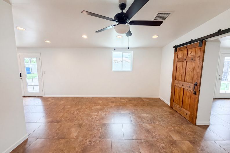 Photo 3 of 26 of 2722 E Nisbet Rd, Phoenix, AZ