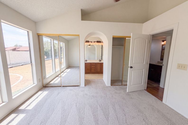 Photo 4 of 29 of 615 W Montoya Ln, Phoenix, AZ