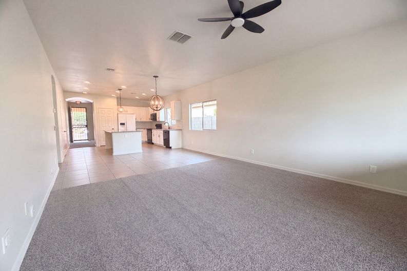 Photo 7 of 18 of 810 W Whistling Thorn Ave, San Tan Valley, AZ