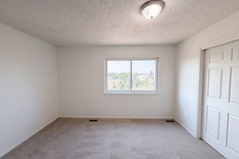 Photo 21 of 38 of 8273 W Plymouth Pl, Littleton, CO