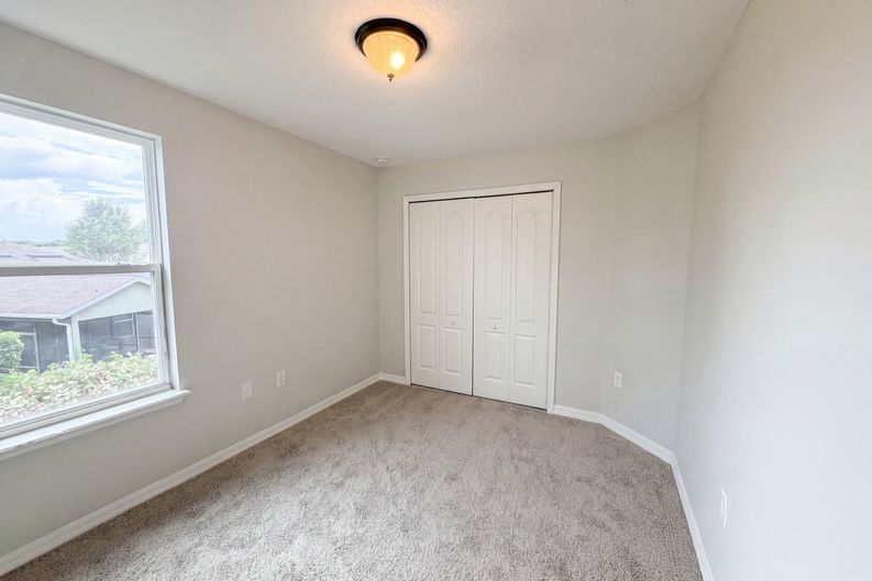 Photo 15 of 22 of 4876 Grassy Knoll Dr, Tavares, FL