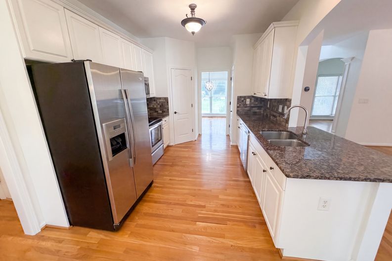 Photo 13 of 58 of 3612 Brookefall Ct, Suwanee, GA