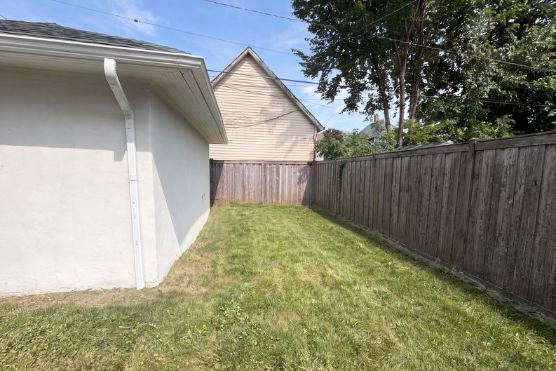 Photo 5 of 19 of 619 N 4th Ave, Maywood, IL