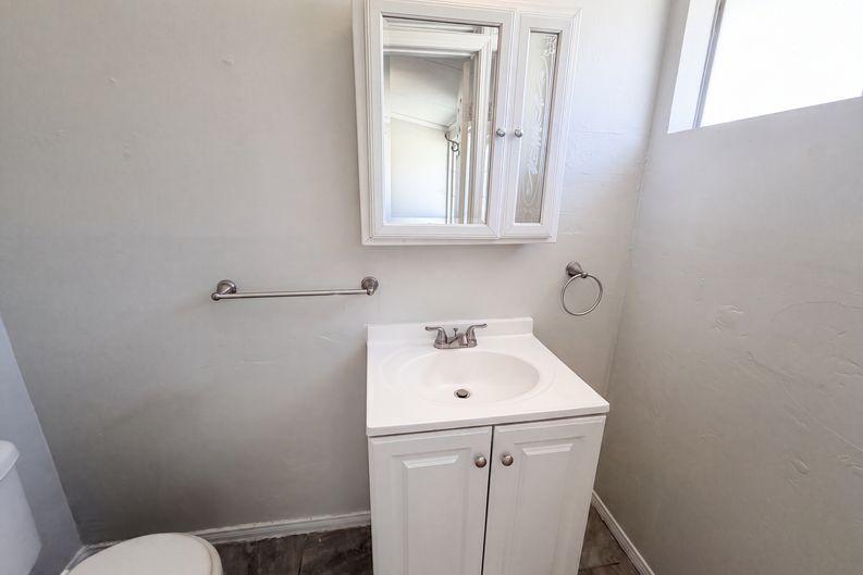 Photo 15 of 21 of 415 E Indian School Ln, Banning, CA