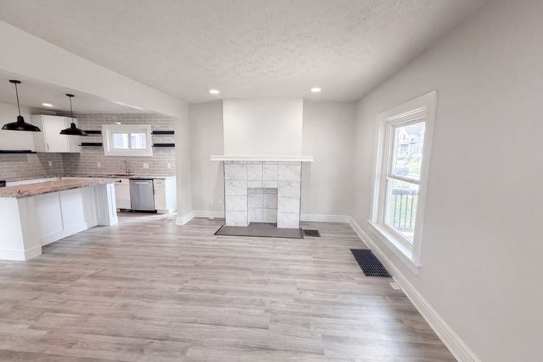 Photo 3 of 23 of 926 Ellsworth Ave, Columbus, OH