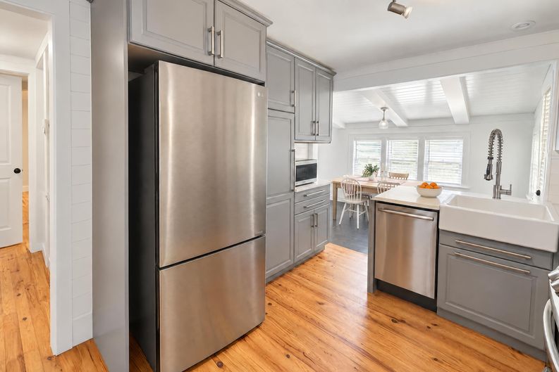 Photo 6 of 16 of 1022 Arnold Mill Rd, Woodstock, GA