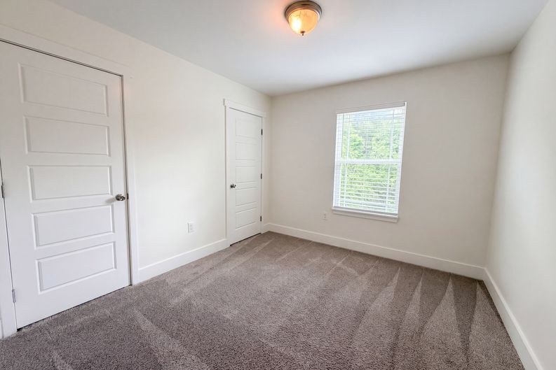 Photo 11 of 23 of 1134 Somerset Springs Dr, Spring Hill, TN