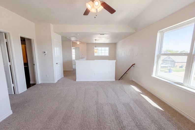 Photo 8 of 21 of 1713 Blue Jay Dr, Ennis, TX