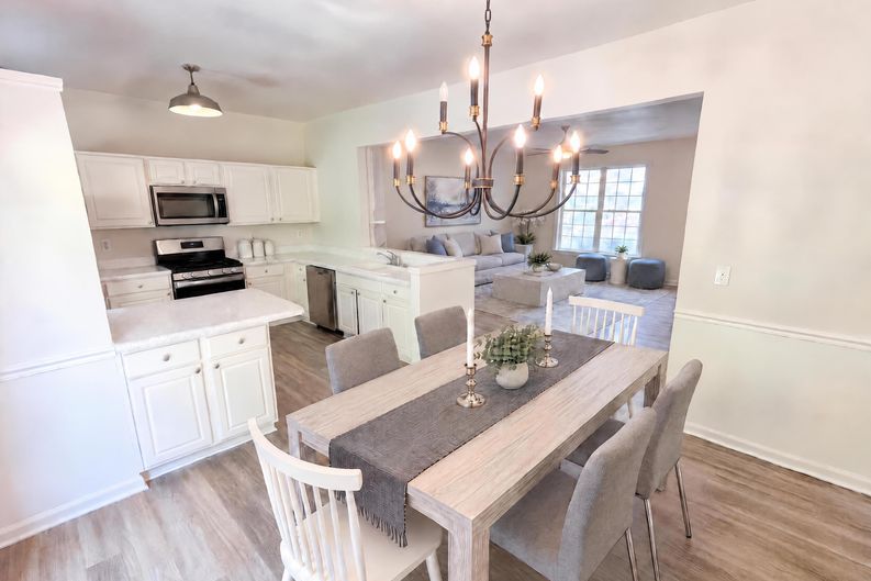 Photo 7 of 30 of 9155 Nesbit Ferry Rd, Alpharetta, GA