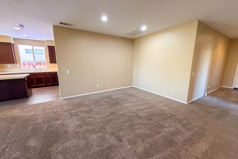 Photo 6 of 24 of 3136 Hibiscus Pt, Hemet, CA