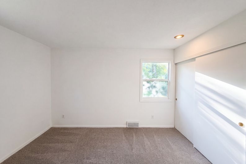 Photo 11 of 19 of 5243 N Lydia Ave, Kansas City, MO
