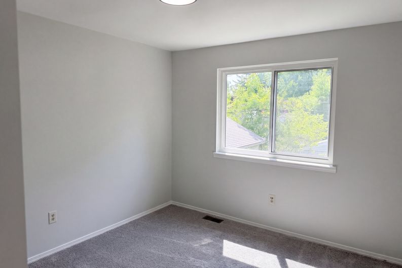 Photo 13 of 28 of 21425 Averhill St, Farmington Hills, MI