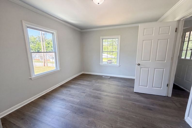 Photo 10 of 15 of 123 E Farmview St, Gastonia, NC